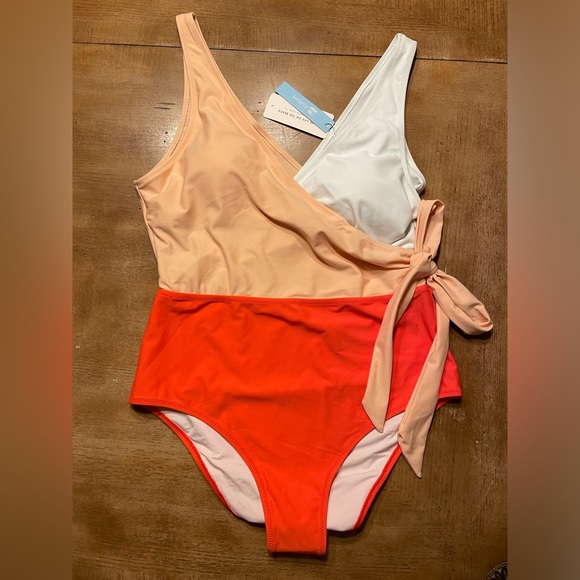 Cupshe NWT One-piece Swimsuit. Size L - Picture 3 of 9